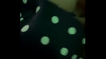 Cogiendo en plena reunion familiar con los invitados por toda la casa