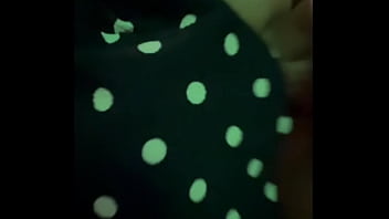 Cogiendo en plena reunion familiar con los invitados por toda la casa