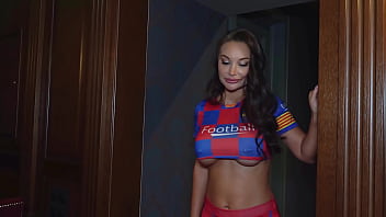 Head coach destroys cheerleader pussy in locked office after practice