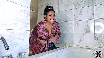 Hot bubble bath with asian beauty maxine x pussy masturbation