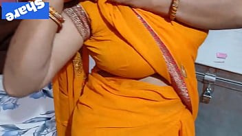 Desi wife ki condom lagakar raat main ki chudai