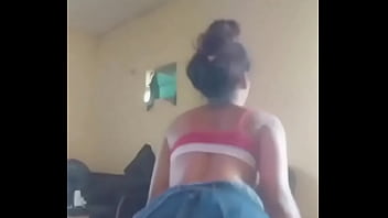 Julia moreninha gostosa rebolando