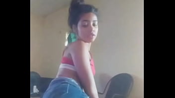 Julia moreninha gostosa rebolando