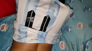 Encuentro a la novia de mi mejor amigo masturbándose y me invita tocarla terminamos follando apasionadamente joven 18 años