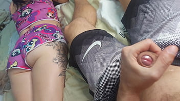 Meia irmã fica surpresa com minha ereção