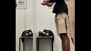 Dotado Tirando A Roupa No Provador thumbnail