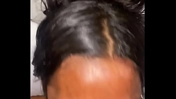 Essa petite encarou o moreno e levou muito leite na cara