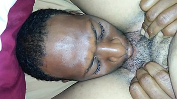 Sucking that pussy good