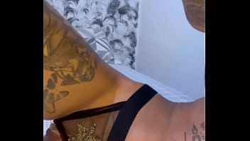 Tati zaqui com peitao gostoso