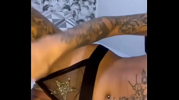 Tati zaqui com peitao gostoso