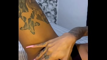 Tati zaqui com peitao gostoso