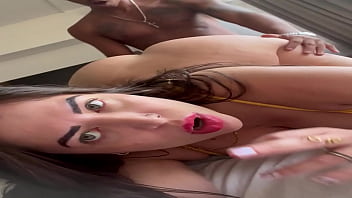 Cavalona branquinha da buceta rosada