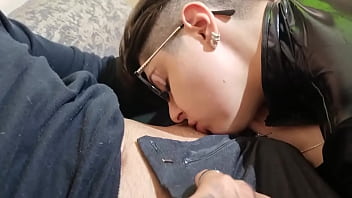 Gaúcha pervertida provoca sr mário até ele meter na bucetinha dela