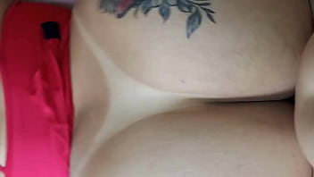 Abriu minha bunda gigante e meteu gostoso sem camisinha