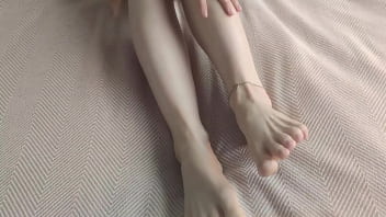 Very cute feet and toes sensual footjob