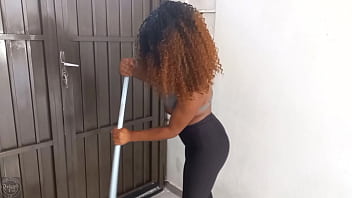 Empregada doméstica queria só um aumento mais teve que passar por isso para conseguir anal