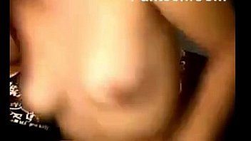 Horny gf masturbates snatch on cam