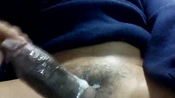 Cholo Peruano Se Masturba Y Eyacula thumbnail