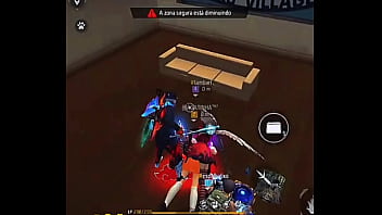 Safada mama três garotos e gosta de dar muito pros novinhos