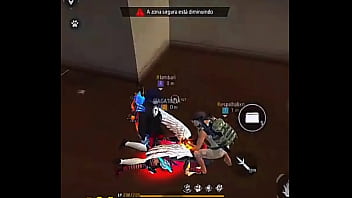 Safada mama três garotos e gosta de dar muito pros novinhos