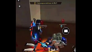 Safada mama três garotos e gosta de dar muito pros novinhos