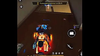 Safada mama três garotos e gosta de dar muito pros novinhos