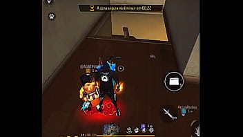 Safada mama três garotos e gosta de dar muito pros novinhos