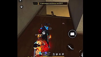 Safada mama três garotos e gosta de dar muito pros novinhos