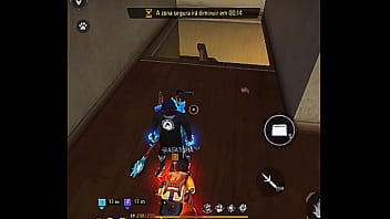 Safada mama três garotos e gosta de dar muito pros novinhos