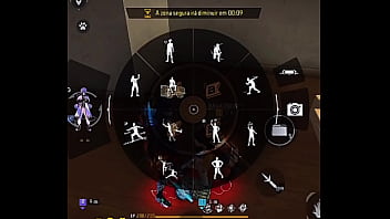 Safada mama três garotos e gosta de dar muito pros novinhos