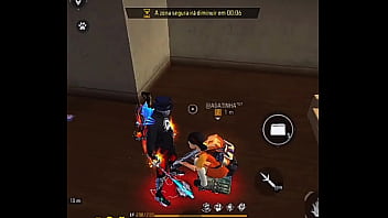 Safada mama três garotos e gosta de dar muito pros novinhos