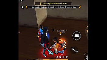 Safada mama três garotos e gosta de dar muito pros novinhos