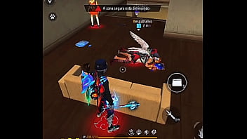 Safada mama três garotos e gosta de dar muito pros novinhos