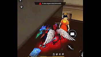 Safada mama três garotos e gosta de dar muito pros novinhos