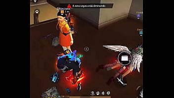 Safada mama três garotos e gosta de dar muito pros novinhos