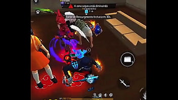 Safada mama três garotos e gosta de dar muito pros novinhos