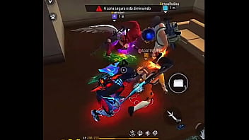 Safada mama três garotos e gosta de dar muito pros novinhos