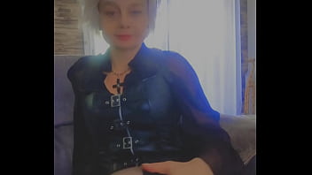 Sophie sexy à le feu au cul