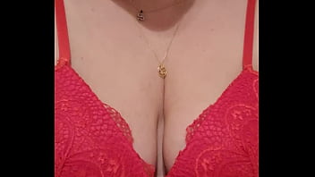 Qui vient se glisser entre