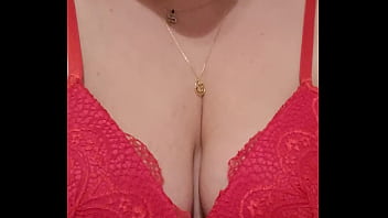 Qui vient se glisser entre