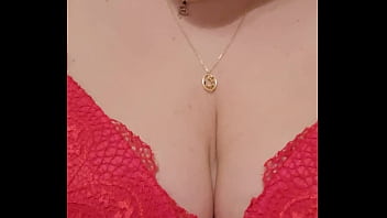 Qui vient se glisser entre