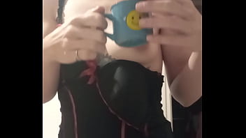 Bonjour mes coquins je vous offre le café