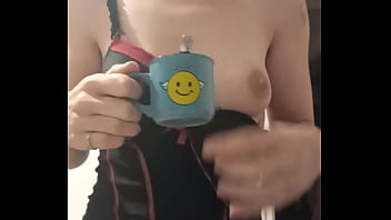 Bonjour mes coquins je vous offre le café