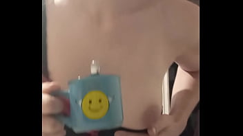 Bonjour mes coquins je vous offre le café