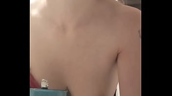 Bonjour mes coquins je vous offre le café