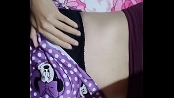 Jovencita culona seduce al cámara en vestuarios