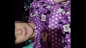 Jovencita culona seduce al cámara en vestuarios