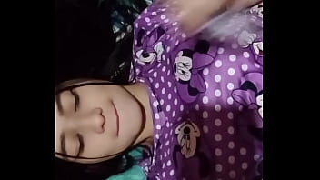 Jovencita culona seduce al cámara en vestuarios