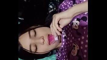 Jovencita culona seduce al cámara en vestuarios