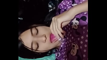 Jovencita culona seduce al cámara en vestuarios